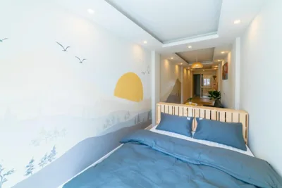 Deluxe Double Room with Balcony — Graffiti Hotel